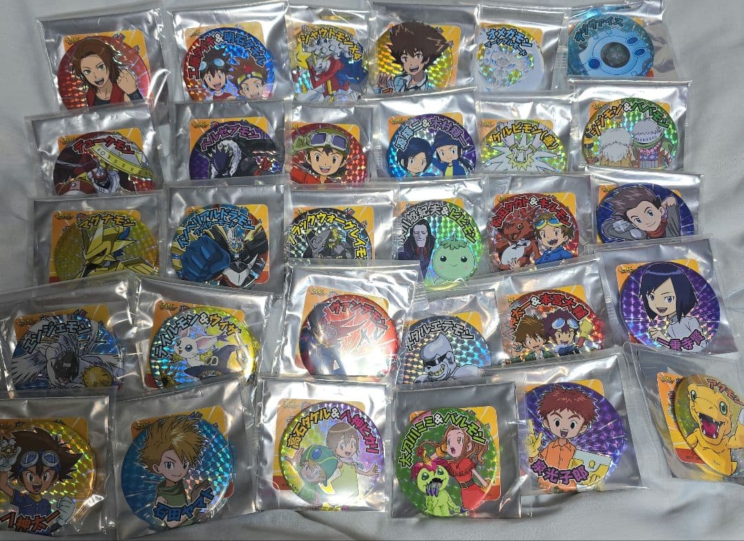 デジモン　超進化キラ缶バッジ　缶バッジ デジモンアドベンチャー】缶バッジランダム お台場（全55種ランダム1個