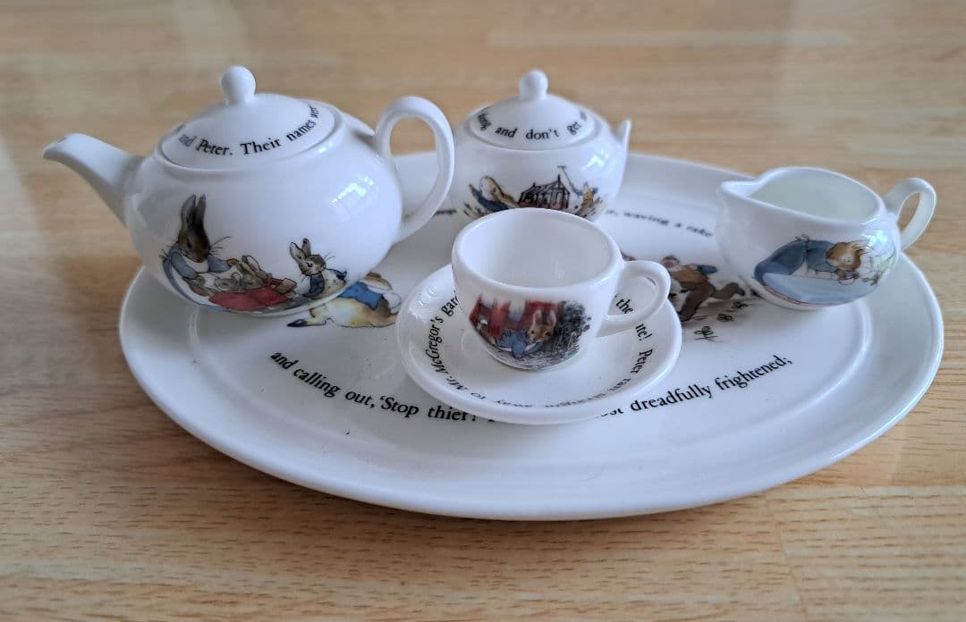 ウェッジウッド　ピーターラビット　ミニチュアティーセット(オーバルトレイ) Wedgwood / ウェッジウッド / ピーターラビット / ミニチュアセット