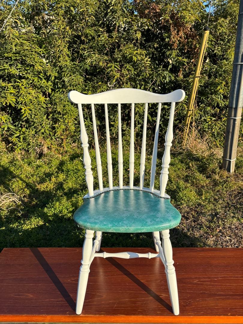 飛騨家具　WINDS太平 白いダイニングチェア② ウィンザーチェア　鋲打ち 飛騨家具 WINDS太平 白いダイニングチェア① ウィンザーチェア 鋲打ち