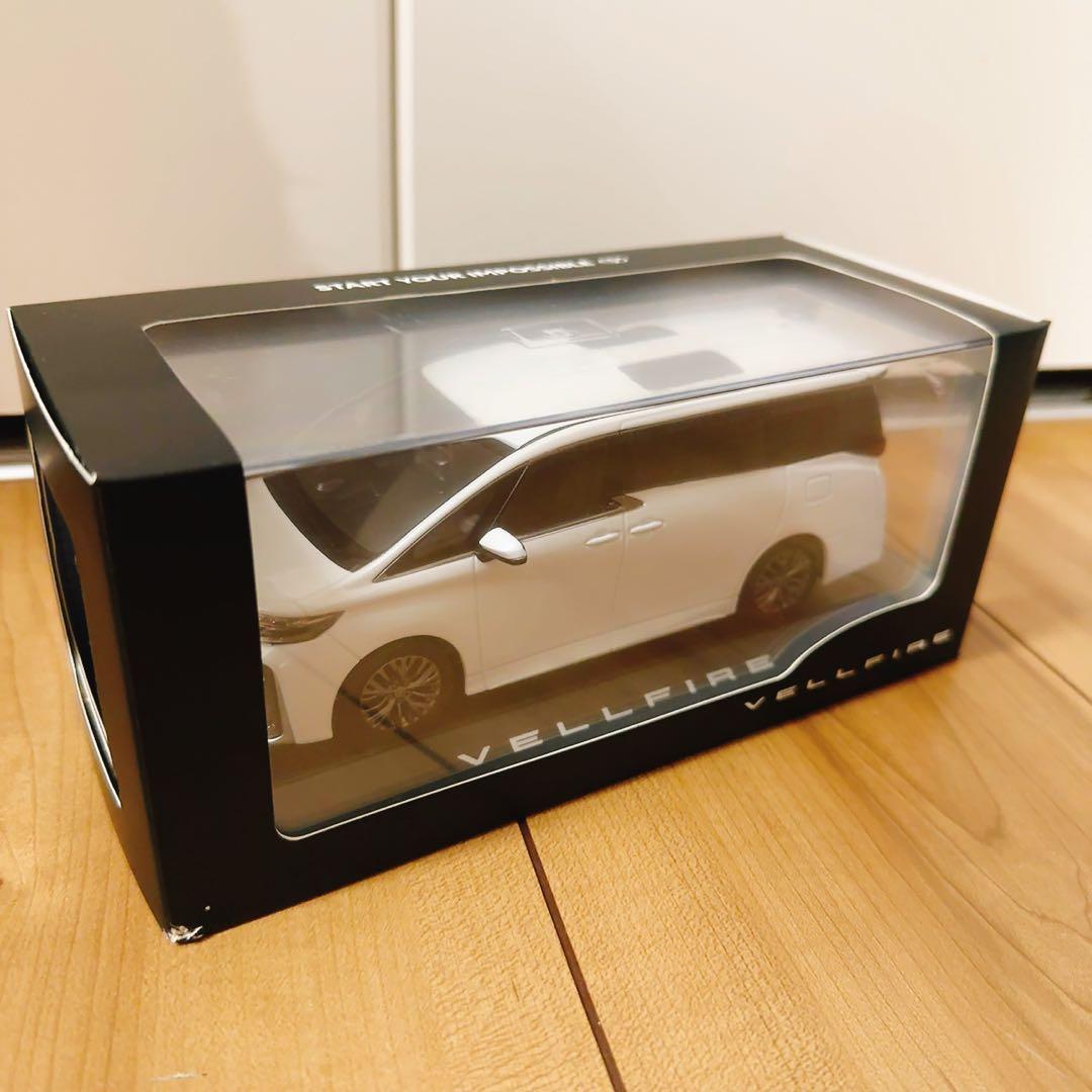 トヨタ　ベルファイア　ホワイト　ミニカー Amazon.co.jp: 1/30 ミニカー 新型ヴェルファイア 前期 カラーサンプル