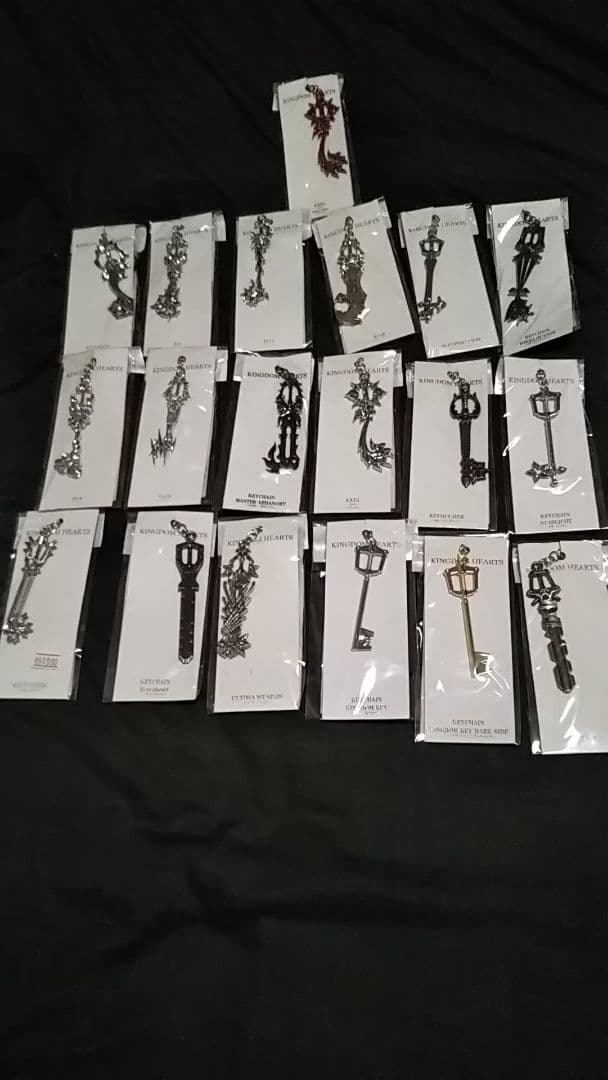 キングダムハーツ KINGDOM HEARTS キーブレード キーホルダー19本 Amazon.co.jp: キングダムハーツ キーホルダー キーブレード