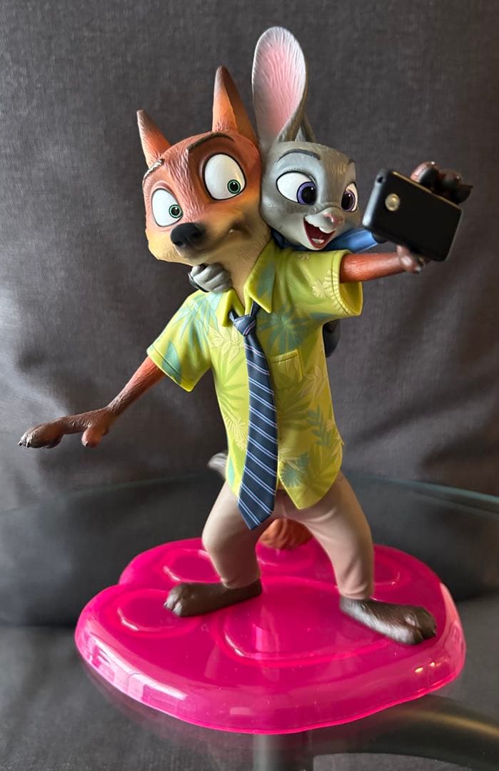HappyくじA賞 ズートピア ニック＆ジュディ セルフィーフィギュア