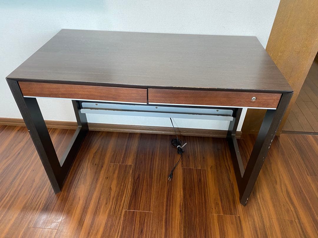 KOIZUMIワイズデスク　KWD-632BW 幅105cm コイズミ] 幅105㎝デスク ワイズKWD-632BW(幅105㎝ﾃﾞｽｸ BK): デスク